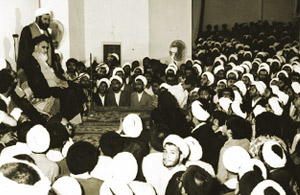 امام خمینی در میان طلبه ها