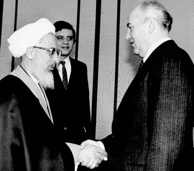 عکس هیات حامل نامه امام خمینی به گورباچف 