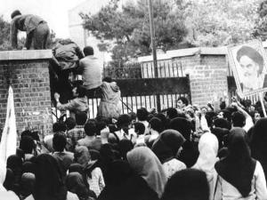 آنها که از دیوار سفارت بالا رفتند