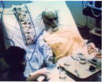 امام در بیمارستان قلب جماران به همراه نوه خود