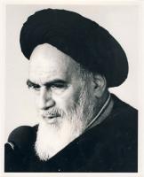 امام در حال سخنرانی در حسینیه جماران