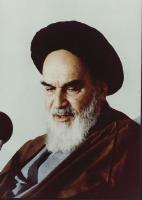 امام در حال سخنرانی در حسینیه جماران