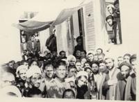 دیدار مردم با امام در قم پس از آزادی از زندان
