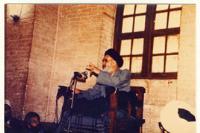 امام در حال سخنرانی در نجف