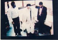 امام در بیمارستان قلب جماران در حال نماز