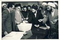 امام در پای صندوق رای گیری انتخابات مجلس شورای اسلامی در دربند