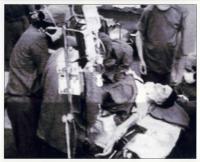 امام در بیمارستان قلب جماران در اتاق عمل