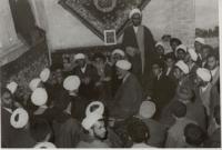 دیدار روحانیون با امام در قم پس از آزادی ایشان از زندان