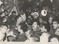 دیدار مردم با امام در قم پس از آزادی ایشان از زندان