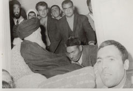دیدار مردم با امام در قم پس از آزادی از زندان