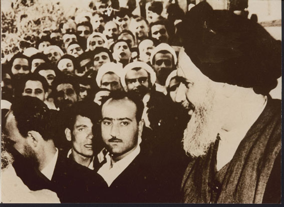 دیدار مردم با امام در قم پس از آزادی از زندان