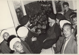 دیدار مردم با امام در قم پس از آزادی از زندان