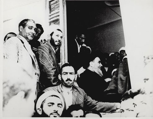 دیدار مردم با امام در قم پس از آزادی از زندان