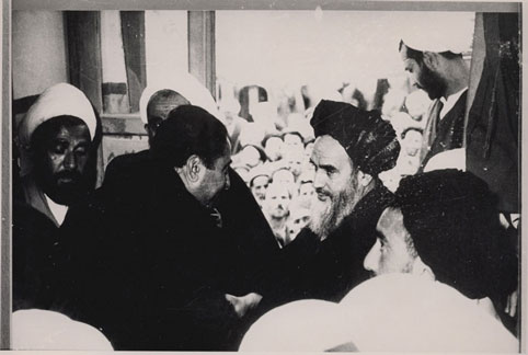 دیدار مردم با امام در قم پس از آزادی از زندان