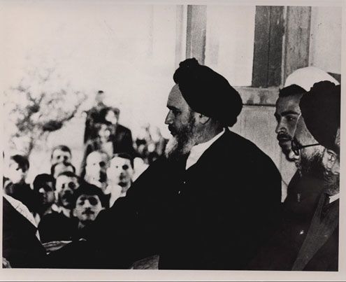 دیدار مردم با امام در قم پس از آزادی از زندان