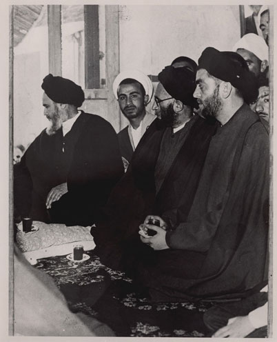 دیدار مردم با امام در قم پس از آزادی از زندان