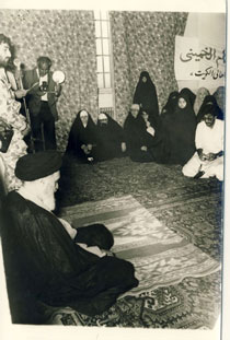 دیدار عده ای از کویت با امام در مدرسه فیضیه 