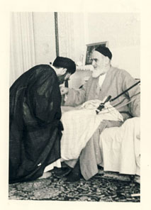 دیدار آیت خامنه ای با امام در جماران