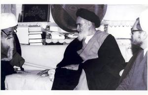دیدار آیت الله اراکی با امام در جماران