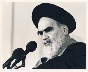 امام در حال سخنرانی در حسینیه جماران
