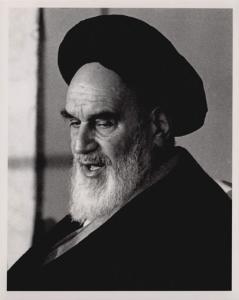 امام در حال سخنرانی در حسینیه جماران