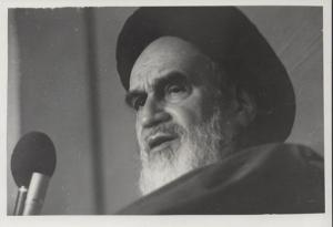 امام در حال سخنرانی در حسینیه جماران