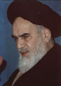 امام در حال سخنرانی در حسینیه جماران