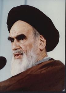 امام در حال سخنرانی در حسینیه جماران