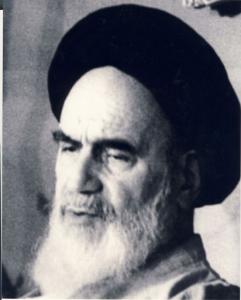 پرتره امام حالت نشسته و به صورت سه رخ از نمای نزدیک