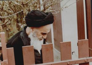 امام در حال عبور در نوفل لوشاتو