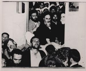 دیدار مردم با امام در قم پس از آزادی از زندان
