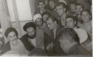 دیدار مردم با امام در قم پس از آزادی از زندان