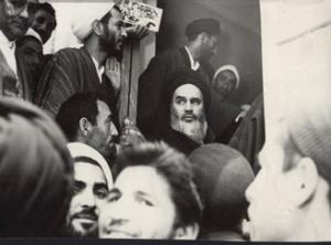 دیدار مردم با امام در قم پس از آزادی از زندان