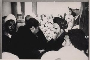 دیدار مردم با امام در قم پس از آزادی از زندان