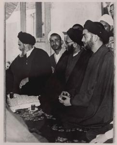 دیدار مردم با امام در قم پس از آزادی از زندان