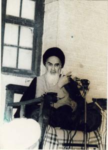 امام در حال سخنرانی در نجف
