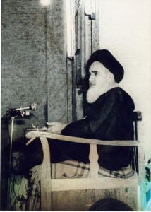 امام در حال سخنرانی در نجف