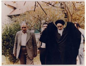 امام در حال عبور در نوفل لوشاتو