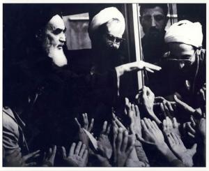 دیدار مردم با امام در مدرسه علوی