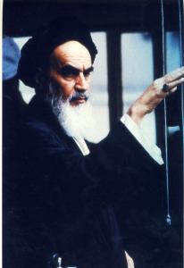 پرتره امام در پاسخگویی به ابراز احساسات مردم در یک دیدار عمومی در مدرسه علوی