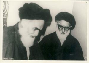 دیدار آیت الله طالقانی با امام در مدرسه علوی