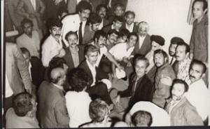 دیدار گروهی از خلبانان و مردم با امام در قم
