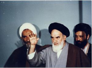 دیدار مردم با امام در حسینیه جماران