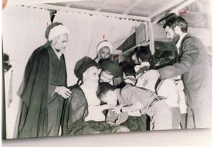 امام در میان نوجوانان کانون آموزش قرآن قم