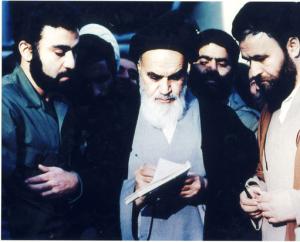 امام در پای صندوق رای گیری انتخابات مجلسین شورای اسلامی و خبرگان در جماران