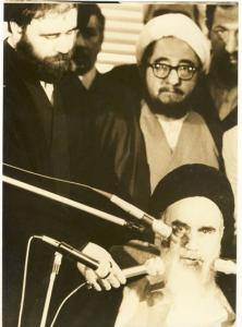 امام در بیمارستان قلب تهران و در حال سخنرانی با حضور مسئولین
