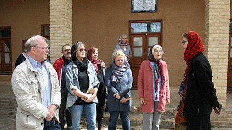 بازدید گردشگران آلمانی از بیت تاریخی امام خمینی (ره)