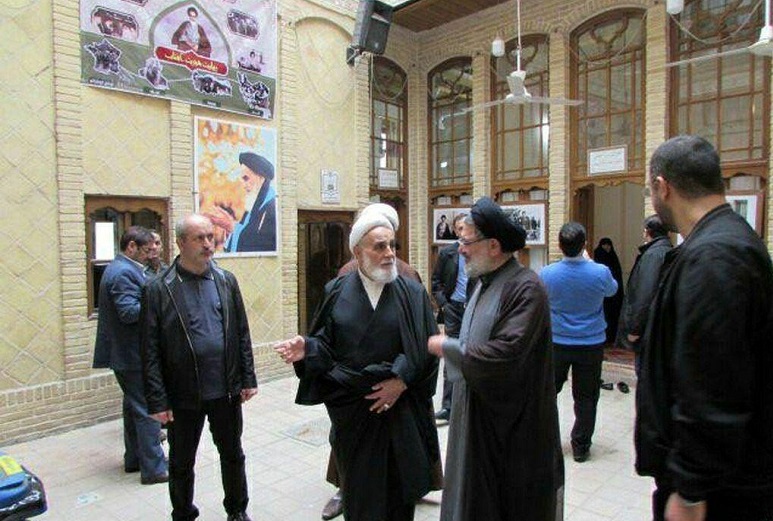 بازدید حجت الاسلام والمسلمین ناطق نوری از بیت امام خمینی(س) در نجف اشرف