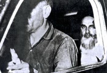 در سالروز انتقال امام خمینی از پادگان عشرت آباد به داودیه 
