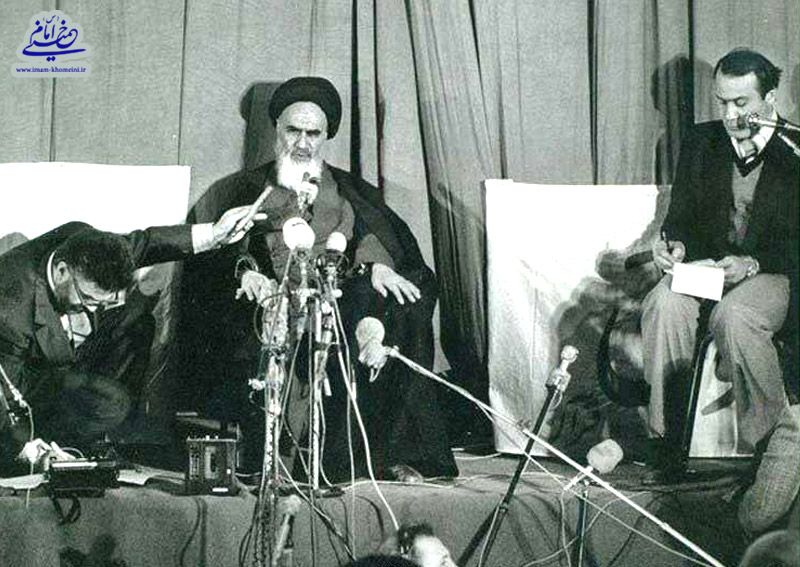 امام خمینی: خبرنگار باید اخبار را صادقانه برای مردم بازگو کند